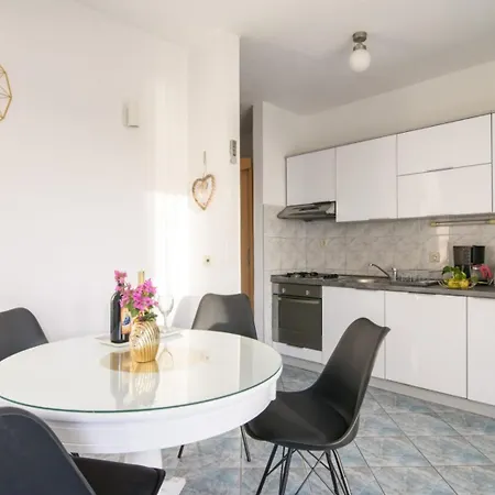 Apartment In Okrug Gornji With Sea View, Air Conditioning, Wifi, Washing Machine 5049-2 *