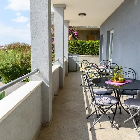 In Okrug Gornji With Sea View, Air Conditioning, Wifi, Washing Machine 5049-2 特罗吉尔