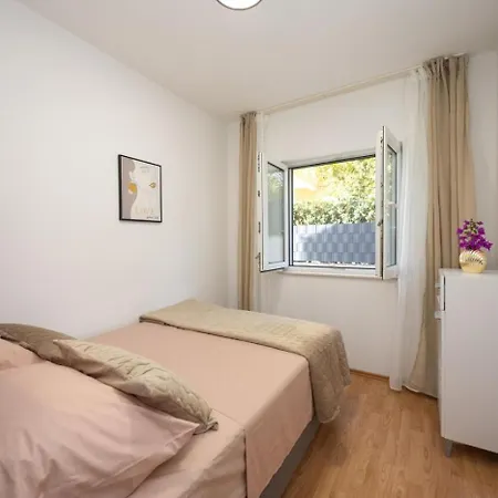 In Okrug Gornji With Sea View, Air Conditioning, Wifi, Washing Machine 5049-2 Apartament