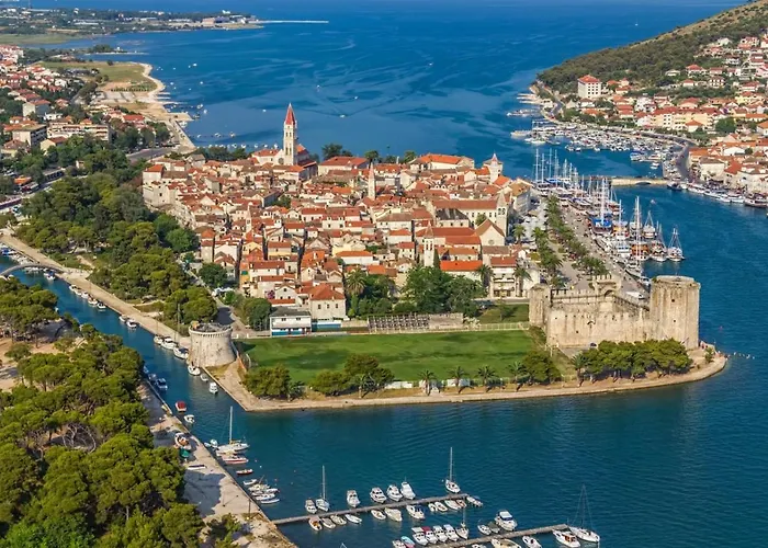 In Okrug Gornji With Sea View, Air Conditioning, Wifi, Washing Machine 5049-2 Appartement Trogir