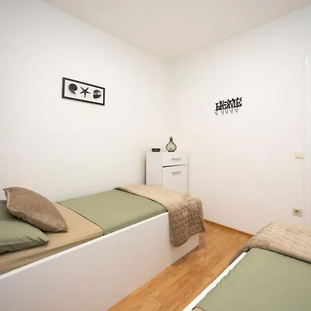 In Okrug Gornji With Sea View, Air Conditioning, Wifi, Washing Machine 5049-2 아파트 트로기르